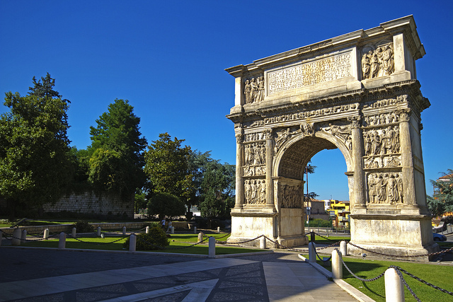 Benevento, Arco di Traiano